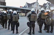Die Antifa führt in Rapperswil eine Gegenkundgebung durch. (Bild: Manuela Matt/ZSZ)