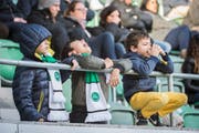 Sogar schon die kleinsten FCSG-Fans leben bei den Spielen ihre Emotionen voll und ganz aus. (Bild: Urs Bucher)