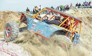 Mit der Startnummer 422 fahren Andreas Riedmüller und Marius Herbst durchs unwegbare, steile Gelände. (Bild: Rudolf Steiner)