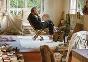 Peter Handke in seinem Künstlerhaus in Chaville. Seine Partnerin lebt in Paris. (Bild: Look now)