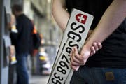 Jeder Kanton kann für die Abtretung von Kontrollschildern eigene Regeln aufstellen. (Bild: Michel Canonica)