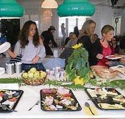 Grosse Auswahl am Frühstück der Fachstelle Jugend, Familie, Schule. (Bild: pd)