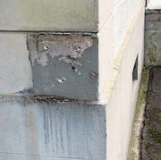 Die Täter haben unter anderem einen Briefkasten an der Kurhausstrasse aus der Wandhalterung gerissen. (Bilder: PD)