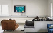 Fernsehen bei Tageslicht gibt es im Gebäude neben der Anlage. (Bild: Michel Canonica (Michel Canonica))