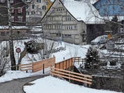 Hinter der Brücke verläuft der Jakobsweg über ein privates Grundstück. Der Besitzer möchte das öffentliche Fusswegrecht aufheben. (Bild: MC)