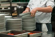Die beiden serbischen Staatsangehörigen würden aus der Schweiz gewiesen und müssten mit einer Einreisesperre rechnen. Gegen den Arbeitgeber laufen noch weitere Abklärungen. (Bild: KEYSTONE)