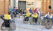 Ostschweizer Rolling Rhinos (gelb) gegen Vorarlberger: Schweizer Meisterschaft im Rollstuhl-Rugby in der Mehrzweckhalle Rorschacherberg. (Bilder: Fritz Bichsel)