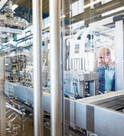 Gefälschte Komponenten können via Zulieferkette in Qualitätsprodukten landen – etwa im Maschinenbau. (Bild: Ute Grabowsky/Getty)