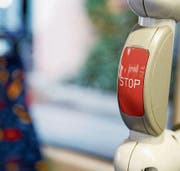 Immer wieder auf den Stop-Knopf gedrückt: Leserinnen und Leser haben für die Reaktion es Chauffeurs Verständnis. (Bild: Rudolf Hirtl)