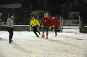 Auch Frauen wagten sich aufs Schneefeld. (Bild: Corinne Hanselmann)
