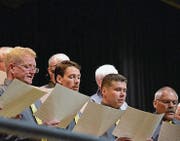 Gefangen sind sie nicht, aber stimmgewaltig präsentierten die Männer den «Chor der Gefangenen» aus der Oper «Nabucco». PD (Bild: Picasa)