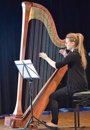 Seline Jetzer bot hochstehende Musik an der Harfe. (Bilder: Thomas Schwizer)