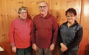 Jngeborg Bösch (zwölf Jahre Aktuarin), Robert Bösch (zehn Jahre Scheiben- und Hauswart) und das neue Vorstandsmitglied Annemarie Schlegel (von links). (Bild: PD)