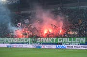 Der 24-Jährige warf beim Spiel gegen Luzern 2016 vier Pyros aufs Feld. (Bild: Urs Bucher/Symbol)