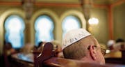 Im Zusammenhang mit extremistischen Gruppierungen sind vor allem religiöse Minderheiten wie die Juden verletzlich. (Bild: Urs Bucher (St. Gallen, 26. August 2012))