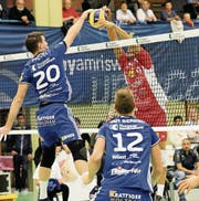 Die Amriswiler (blau) überzeugten am Samstag in der Tellenfeldhalle. (Bild: Mario Gaccioli)