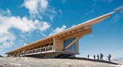 Guten Bauen Ostschweiz. Erweiterung und Neubau Bergstation und Restaurant Chäserrugg der renommierten Basler Architekten Herzog und de Meuron. Das Gipfelrestaurant ist ein Holzbau. (Bild: Hanspeter Schiess)