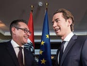 FPÖ-Chef Heinz-Christian Strache (links) und Europas jüngster Regierungschef, Sebastian Kurz (ÖVP). (Bild: Christian Bruna/EPA (Wien, 16. Dezember 2017))