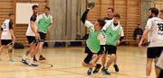 Nur ganz selten konnten die Spieler des HC Büelen Nesslau, hier Marco Tschirky, so unbedrängt aufs Tor des HC Buchs-Vaduz schiessen. (Bild: Robert Kucera)