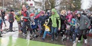 Trotz misslicher Bedingungen schlugen viele junge Läufer beim Start ein unerwartet hohes Tempo an. (Bilder: Christof Lampart)