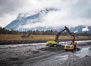 Die Ellhornschwelle im Rhein wird saniert (Bild: Benjamin Manser)