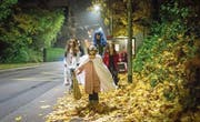 Heute Abend, wenn verkleidete Kinder um die Häuser ziehen, heisst es wieder «Süsses oder Saures?» (Bild: Benjamin Manser)
