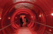 Licht am Ende des Expo-Tunnels? Dieser Pavillon stand an der Expo 02 in Biel. (Archivbild: Susann Basler)