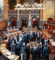 Ständeräte verabschieden sich nach der Herbstsession. (Bild: Peter Klaunzer/Keystone (Bern, 30. September 2016))