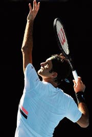 Der Aufschlag garantiert Roger Federer an den Australian Open viele Extrapunkte. (Bild: Joe Castro/EPA)