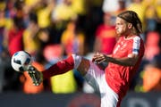 Michael Lang kam für die Schlussphase ins Spiel und half mit, den einen Punkt zu retten. (Bild: JEAN-CHRISTOPHE BOTT (KEYSTONE))