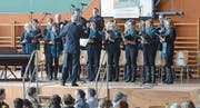 Vor gefüllten Zuschauerreihen sang der Gemischte Chor Salez-Haag anlässlich seines 100-Jahr-Jubiläums. (Bild: Corinne Hanselmann)