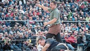 Dominik Schmids Freude nach dem Sieg ist nicht zu übersehen. (Bild: Lorenz Reifler)