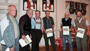 Werner Walser, Paul Preisig, Walter Zellweger, Ernst Pfändler, Andy Brunner und Ernst Schläpfer wurden mit Diplomen geehrt. (Bild: EF)
