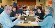 Volle Konzentration auf die Jasskarten. (Bild: Christoph Heer)