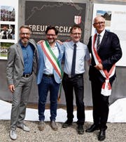 Freudige Einweihung der Piazza Cisternino: Patrick Wiget, Luca Convertini, Peter Ludwig und Andreas Netzle. (Bild: Desirée Müller)