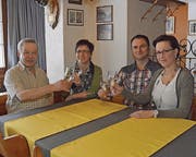 Die Familien Wyss und Wild feiern den Generationenwechsel. (Bild: ker)