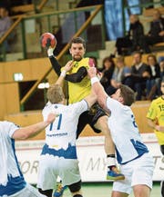 St. Otmars EM-Torschützenkönig Ondrej Zdrahala im ersten Heimspiel gegen GC Amicitia, das die St. Galler 30:27 gewannen. (Bild: Ralph Ribi)