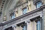 Die Schweizerische Nationalbank (SNB) hat 2017 einen Rekordgewinn erzielt. Die Aufnahme zeigt das SNB-Hauptgebäude. (Bild: Peter Klaunzer/Keystone (Bern,)