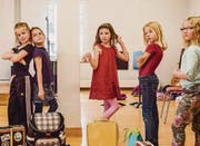 Sie brauchen bei ihrem Auftritt keine Worte: Die Pantomimegruppe lässt den Körper sprechen. (Bild: Reto Martin)