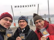 Die drei Kantonsräte Urs Martin, Ueli Fisch (Präsident Initiativkomitee) und Peter Dransfeld beim Unterschriftensammeln in Steckborn. (Bild: PD)