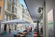Die umstrittene Videokamera (rechts oben) filmt nicht nur das Restaurant Kalkan's, sondern auch den öffentlichen Raum in der Webergasse. (Bild: Urs Bucher)