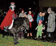 Der heilige Martin trifft auf die Gläubigen. (Bild: PD)