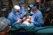Immer teurere medizinische Versorgung: Die Krankenkassen-Prämien steigen im Schnitt um 4,5 Prozent. (Bild: KEYSTONE)