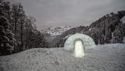 «Perfekter Platz»: Unterhalb der Hochalp steht zurzeit dieses Iglu. (Bild: Bodo Rüedi)