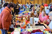 Der Hallenflohmarkt in Arbon lockte über 4000 Besucherinnen und Besucher an. (Bild: Max Eichenberger)