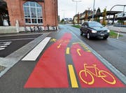Engpass beim Hamel: Velofahrer werden auf die schmale NLK-Spur geleitet. (Bild: Max Eichenberger)