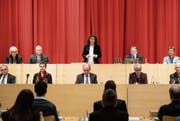 Monika Gähwiler bei ihrer Antrittsrede vor einem Jahr. Rechts aussen auf der gleichen Reihe sitzt Nachfolger Markus Mauchle. (Bild: Ralph Ribi)