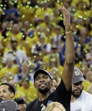 Kevin Durant, achtmal NBA-All-Star, zweimal Olympiasieger und einmal Weltmeister, ist nun auch NBA-Champion. (Bild: Marcio Jose Sanchez/AP)