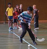 In der Turnhalle Seidenbaum in Trübbach wurde Unihockey auch anhand von Geschicklichkeitsübungen gespielt.