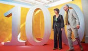 Auf dem Weg ins Studio: Bundespräsidentin Doris Leuthard mit Tele-D-Gründer Peter Schuppli. (Bild: Andrea Stalder)